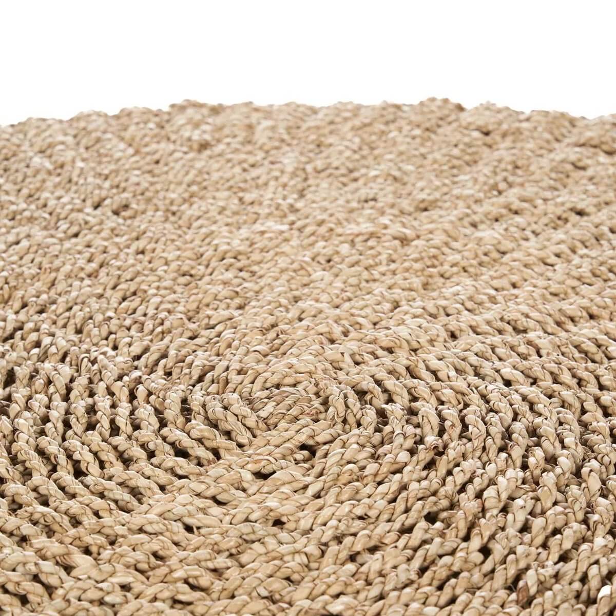 Close-up of Het I'm Tapijt - Naturel, showcasing intricate sisal weave in earthy tones, perfect for bohemian decor.
