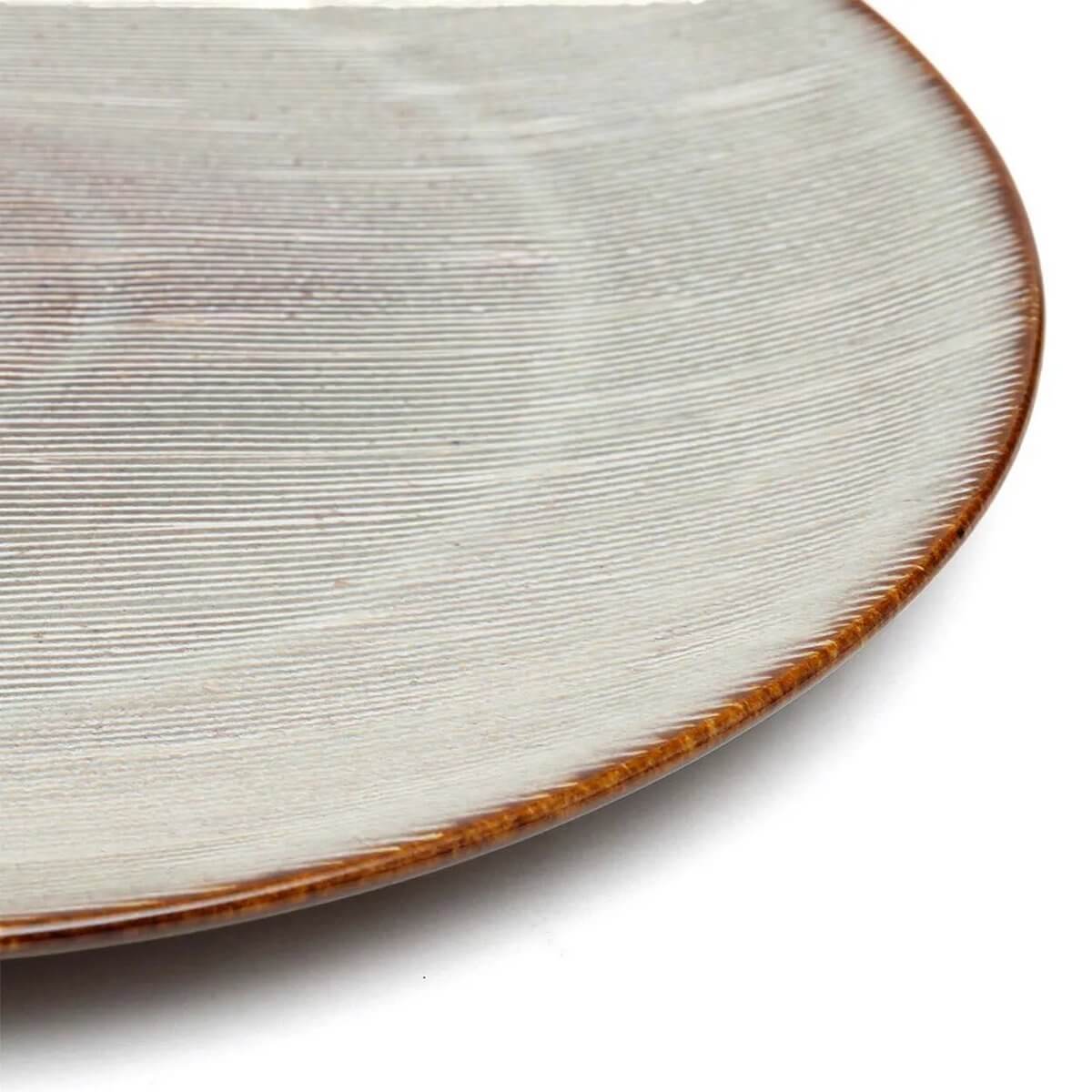 Close-up of Het Peniche Dinerbord with elegant coastal-inspired design, set of 4 plates, perfect for seafood and family meals.