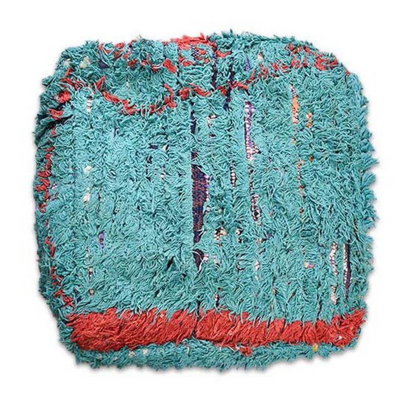 Marokkaans Boucharouite vloerkussen K900, kleurrijk en handgemaakt van gerecycled textiel, duurzaam en uniek interieuraccessoire.