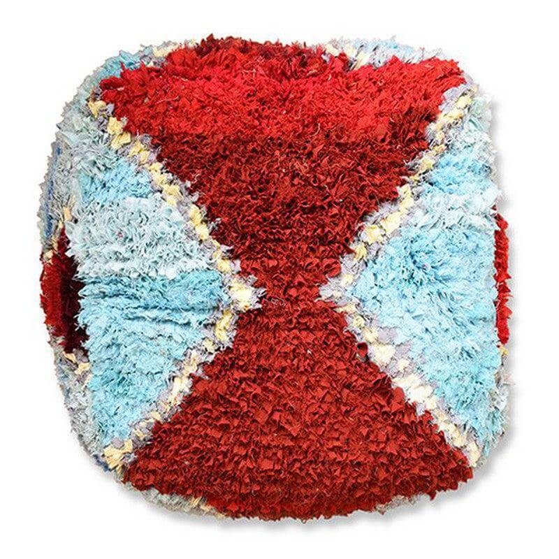 Marokkaans Boucharouite vloerkussen met kleurrijk patroon, handgemaakt van gerecycled textiel door vaklieden. Uniek design.