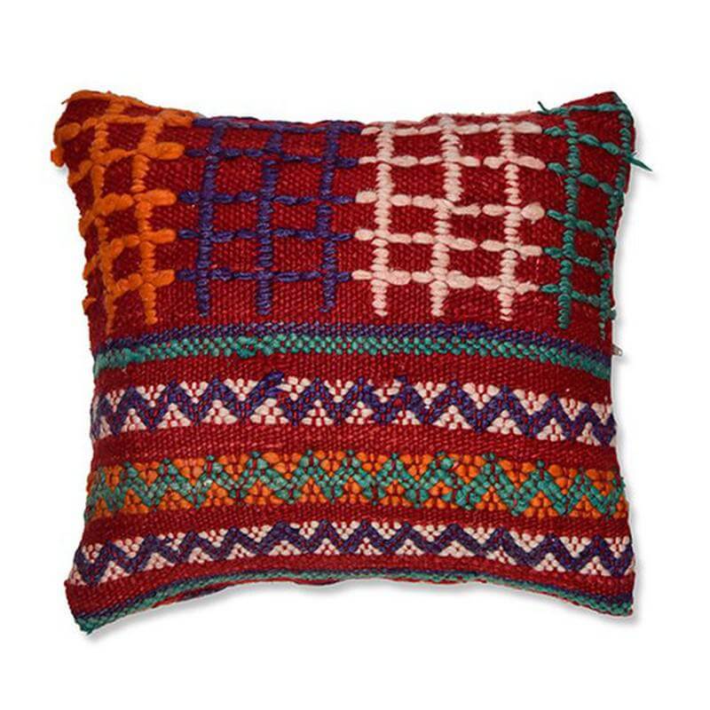 Marokkaans kussen P211 met kleurrijk Berberpatroon, handgemaakt van een vintage vloerkleed. Uniek woonaccessoire en eyecatcher.