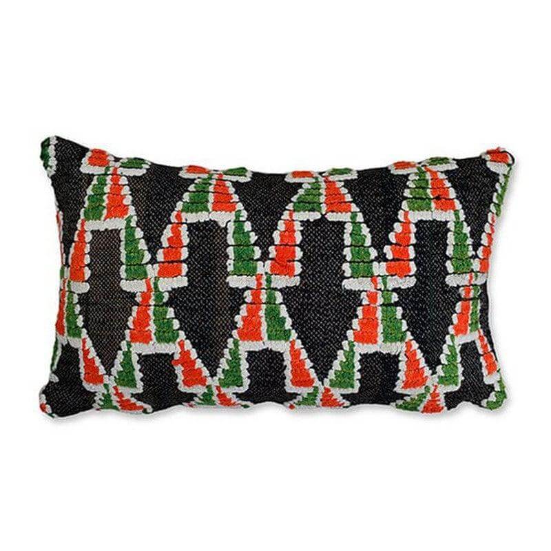 Vintage Marokkaans kussen met kleurrijk Berber patroon, handgemaakt van een uniek vloerkleed. Eyecatcher voor woon- of slaapkamer.