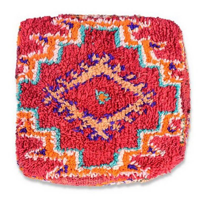 Marokkaans vloerkussen K1000, handgemaakt van vintage Berberkleed, in levendige kleuren. Perfect voor een bohemian sfeer thuis.