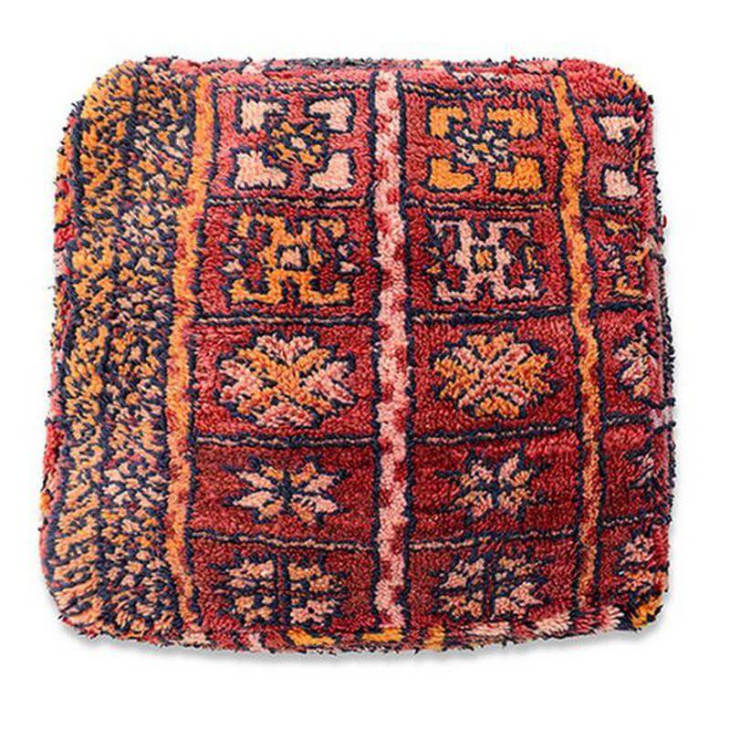 Uniek Marokkaans vloerkussen K1053 met vintage Berber-design, handgemaakt en bohemian sfeer voor woon- of slaapkamer.
