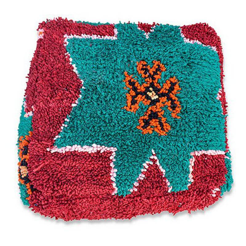 Uniek Marokkaans vloerkussen K1066 met vintage Berber design, kleurrijke bohemian stijl voor sfeervolle woon- of slaapkamer.