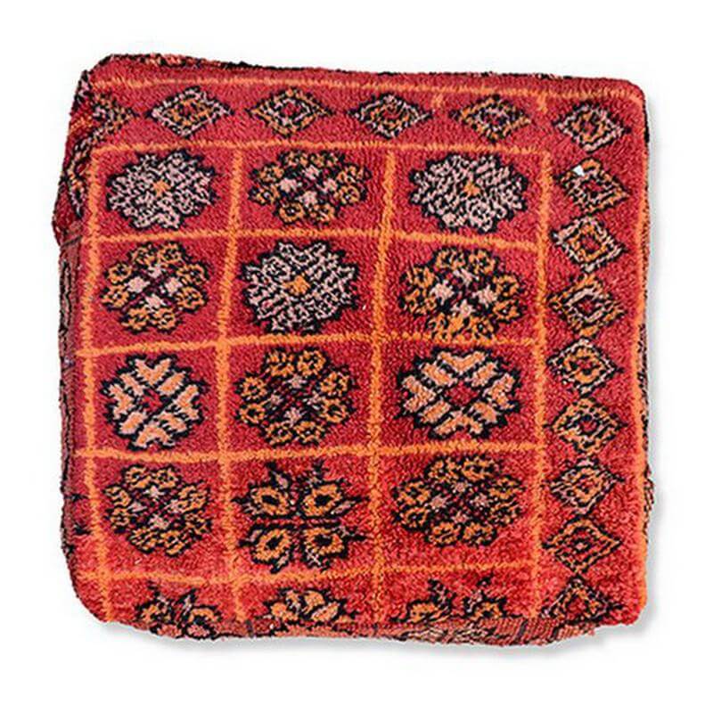 Uniek Marokkaans vloerkussen K1077 met vintage Berberpatroon en bohemian uitstraling voor woonkamer of slaapkamer.