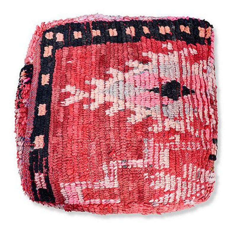 Handgemaakt Marokkaans vloerkussen K1079 in bohemian stijl met unieke vintage Berber patronen, rood en zwart design.