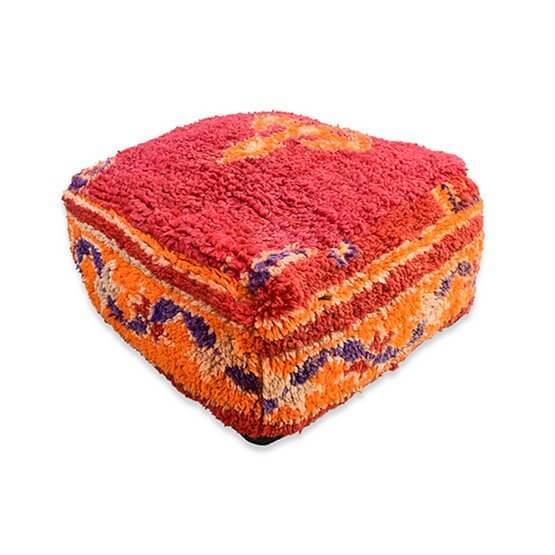 Uniek Marokkaans vloerkussen met kleurrijk bohemian design, gemaakt van vintage Berberkleed. Handgemaakt en origineel item.