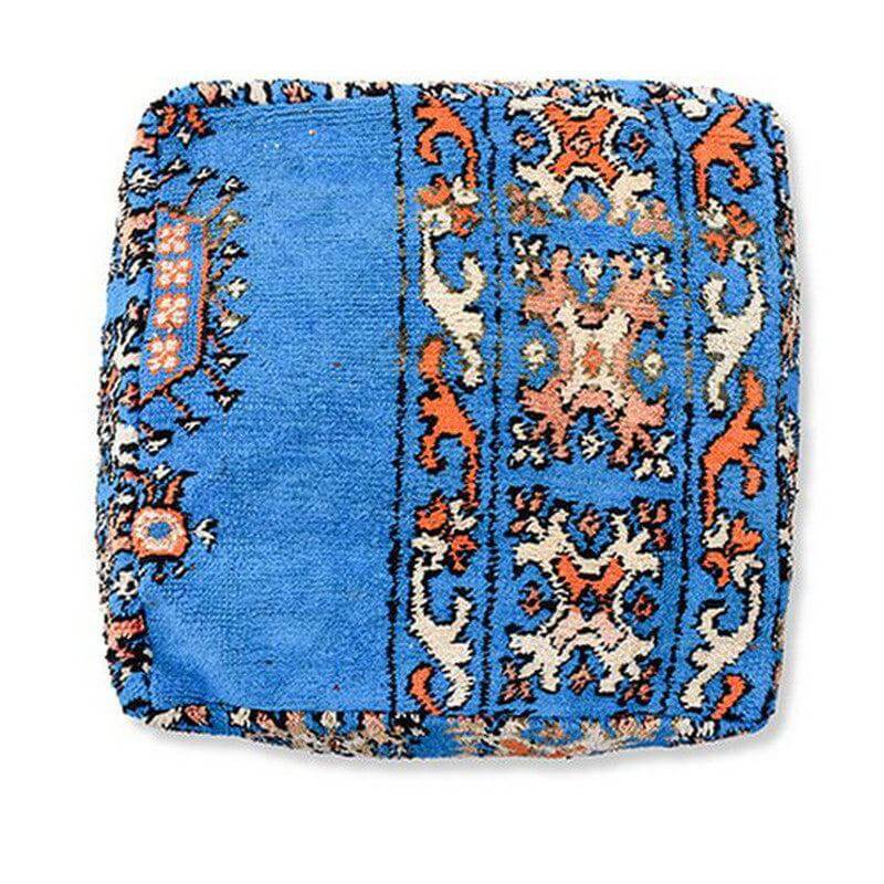 Marokkaans vloerkussen K1137 met unieke vintage berbermotieven in levendige blauw- en aardetinten, voor bohemian interieur.