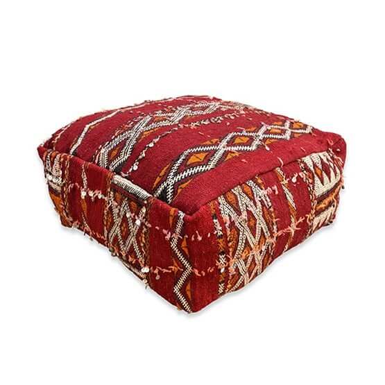 Marokkaans vloerkussen - uniek rood bohemian design gemaakt van vintage berberkleed voor een sfeervolle woon- of slaapkamer.