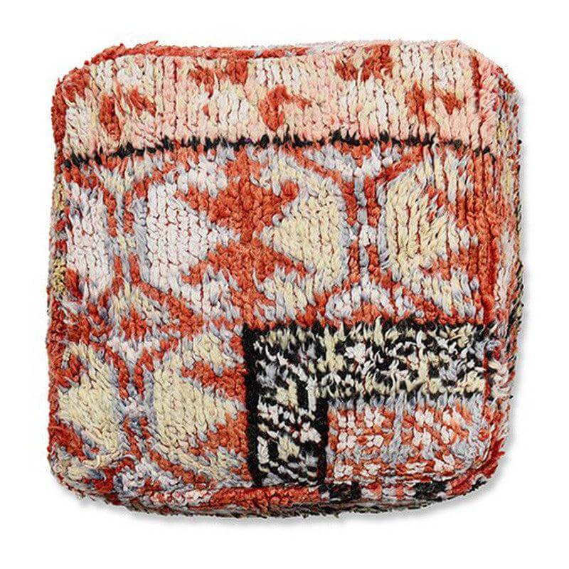 Handgemaakt Marokkaans vloerkussen met traditionele patronen in warme tinten, 50x50cm, perfect voor een bohemian interieur.