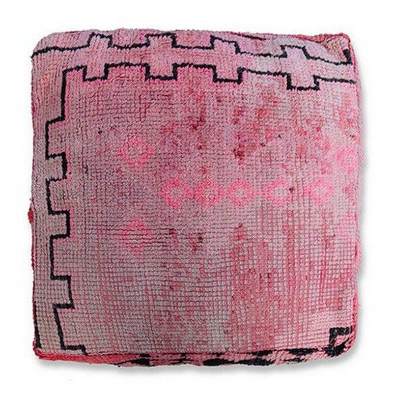 Marokkaans vloerkussen van vintage Berberkleed, roze en zwart patroon, bohemian stijl voor woonkamer of slaapkamer