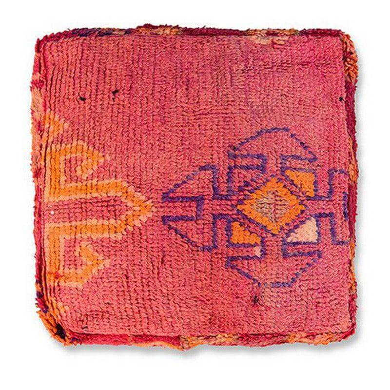 Uniek Marokkaans vloerkussen van vintage berberkleed in bohemian stijl, kleurrijk met traditionele patronen, een echte eyecatcher!