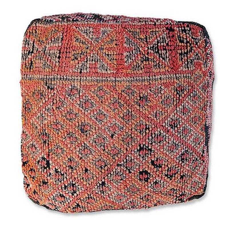 Authentiek vintage Marokkaans vloerkussen K803 met bohemian design, gemaakt van Berber tapijt. Uniek handgemaakt woonaccessoire.