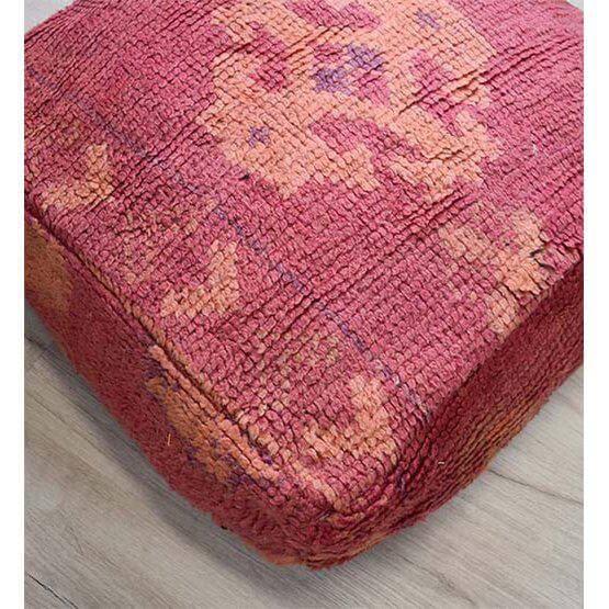 Marokkaans vloerkussen K819, handgemaakt van vintage Berberkleed, bohemian sfeer, unieke woondecoratie