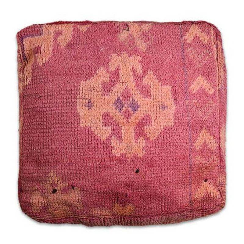 Vintage Marokkaans vloerkussen met uniek Berber-design in warme kleuren voor bohemian sfeer in huis.