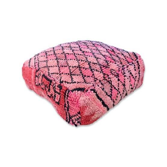 Uniek Marokkaans vloerkussen - K904, roze met patroon, bohemian vintage stijl, gemaakt van authentiek Berberkleed.