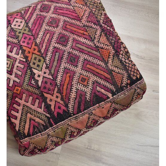 Marokkaans vloerkussen K929 met kleurrijk vintage Berber patroon, bohemian stijl, handgemaakt voor unieke woondecoratie.