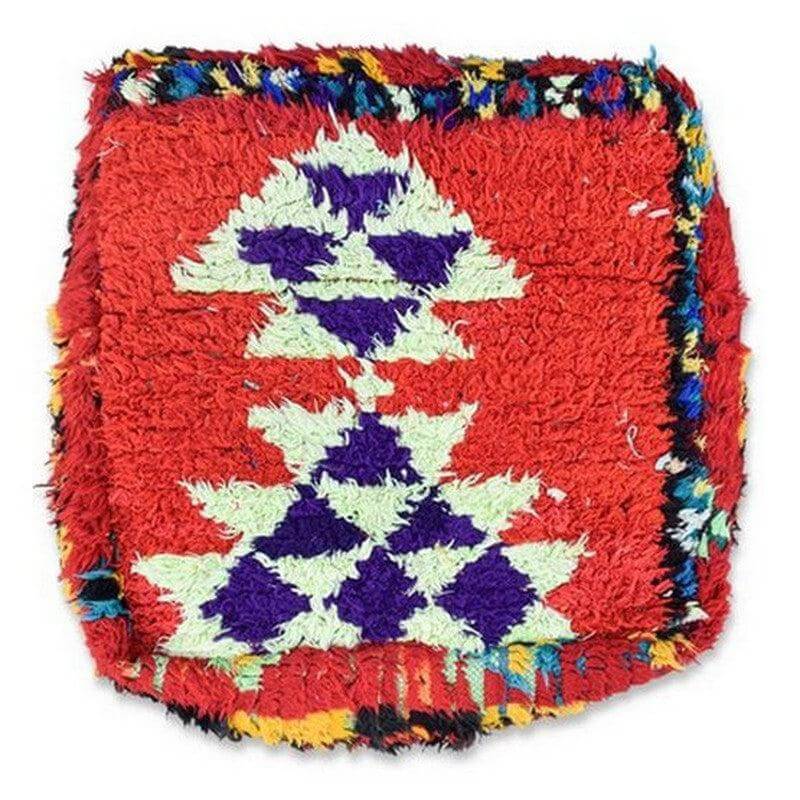 Uniek Marokkaans vloerkussen K930, bohemian stijl, handgemaakt van vintage Berberkleed, kleurrijk en artistiek ontwerp.
