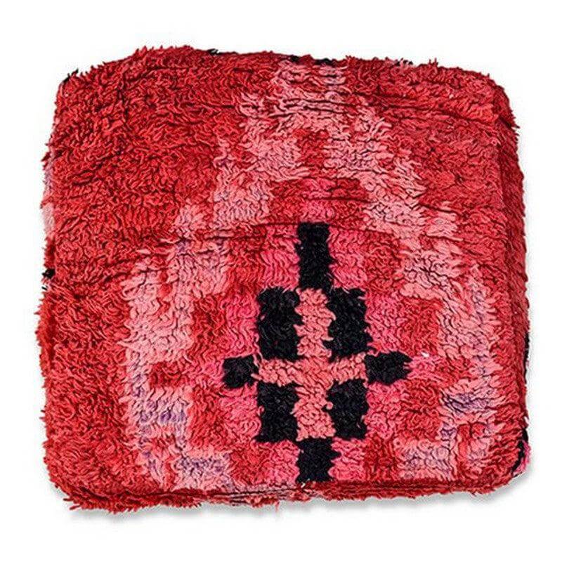 Marokkaans vloerkussen K958 in bohemien stijl met roze en zwarte patronen, perfect voor warme en gastvrije woonruimtes.
