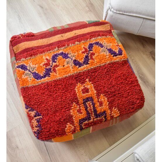 Handgemaakt Marokkaans vloerkussen met kleurrijk bohemian patroon voor een unieke uitstraling in je woonkamer.