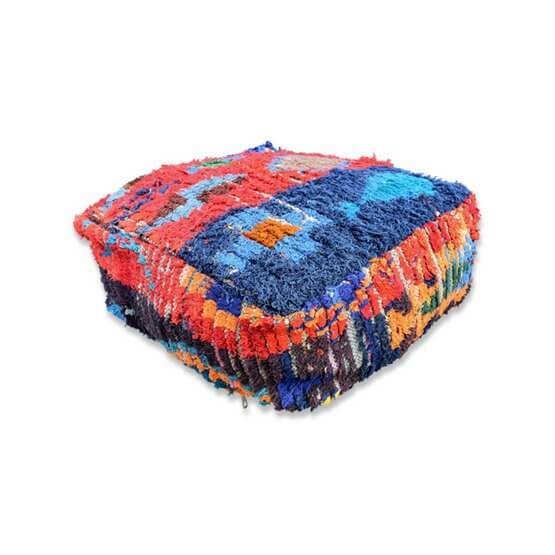 Marokkaans vloerkussen K997, kleurrijk en uniek design, handgemaakt van vintage Berberkleed, bohemian sfeer voor woon- of slaapkamer.