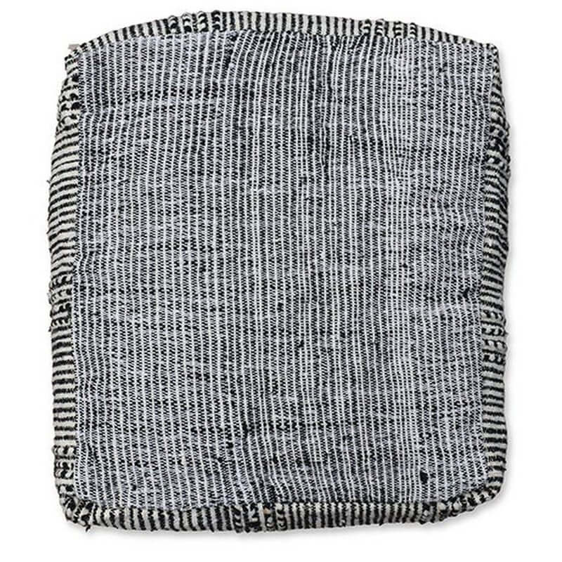 Marokkaans vloerkussen Zanafi met zwart-wit strepen, handgemaakt van vintage Berberkleed, brengt een unieke bohemian sfeer in huis.