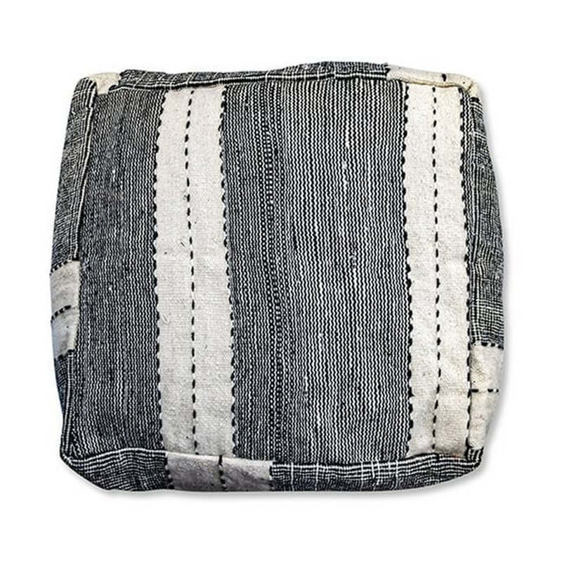 Marokkaans vloerkussen Zanafi, bohemian stijl, handgemaakt van vintage Berberkleed, unieke zwart-witte strepen, woon- of slaapkamer decor.