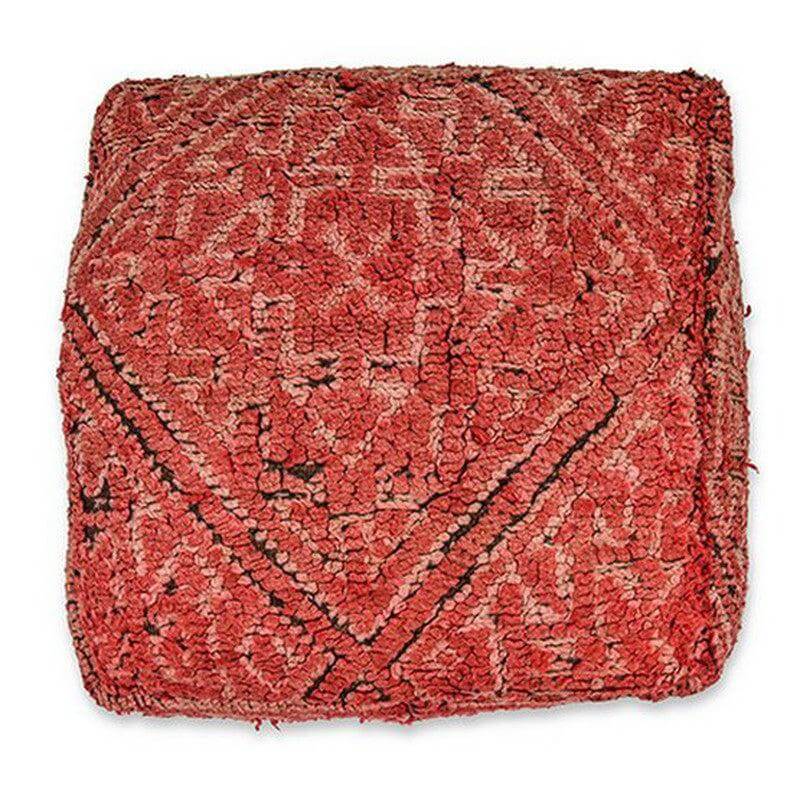 Marokkaans vloerkussen in bohemian stijl, uniek en handgemaakt van vintage Berberkleed. Rode kleur, sfeervol interieuraccessoire.