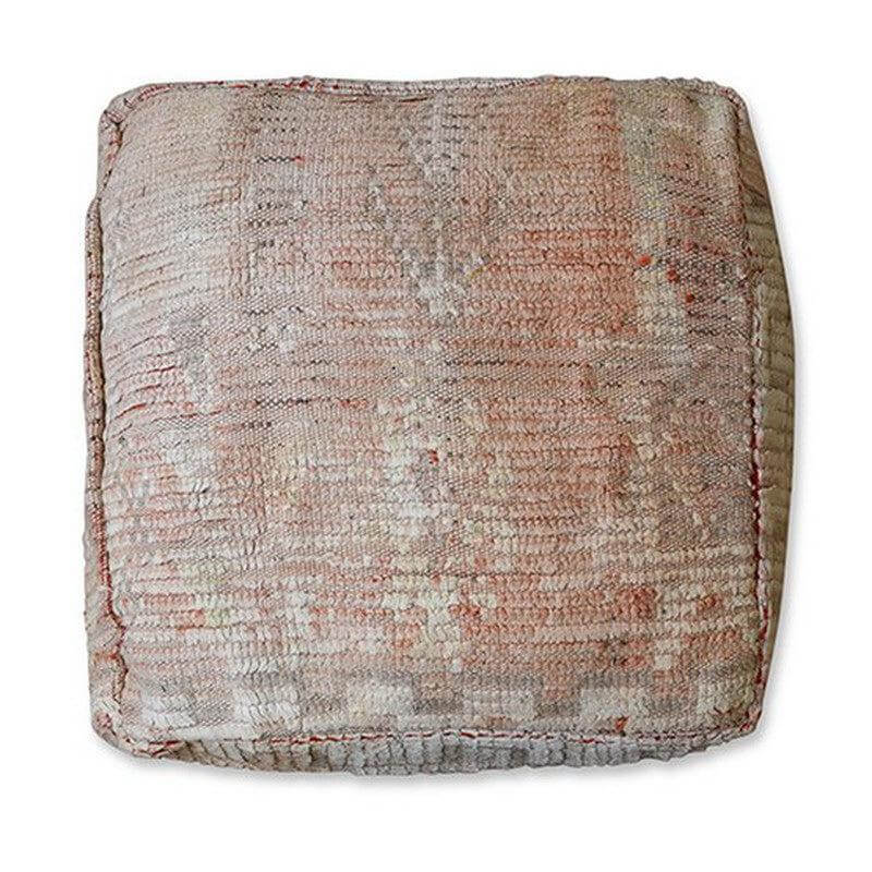 Uniek Marokkaans vloerkussen van vintage berberkleed, bohemian sfeer, handgemaakt en origineel design voor woon- of slaapkamer.