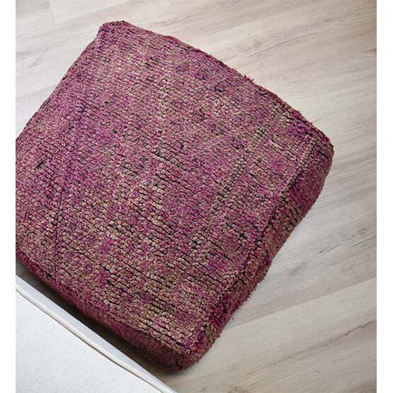 Marokkaans vloerkussen k732 met bohemian uitstraling, gemaakt van vintage berberkleed. Uniek en handgemaakt voor je woon- of slaapkamer.
