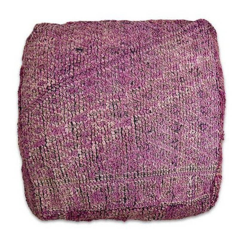 Marokkaans vloerkussen in paars tinten, gemaakt van een vintage Berberkleed. Handgemaakt en bohemian stijl voor woon- of slaapkamer.