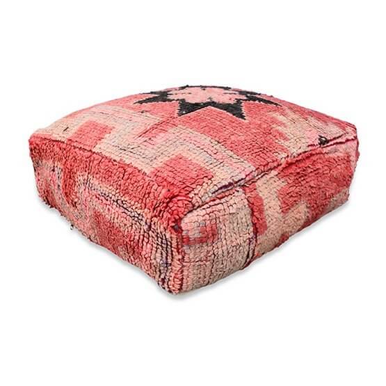 Marokkaans vloerkussen K1233 met bohemian vintage stijl, handgemaakt van Berberkleed, unieke woonaccessoire.