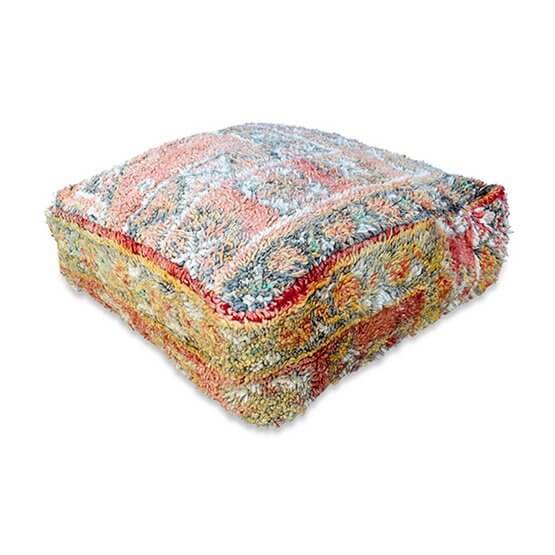 Marokkaans vloerkussen vintage in bohemian stijl, handgemaakt van een kleurrijk Berberkleed, unieke woondecoratie.
