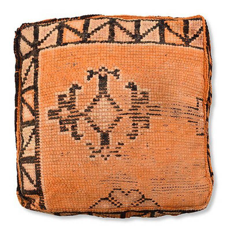 Marokkaans vloerkussen vintage K1336, bohemian stijl, unieke handgemaakte decoratie van berberkleed, oranje en zwarte patronen