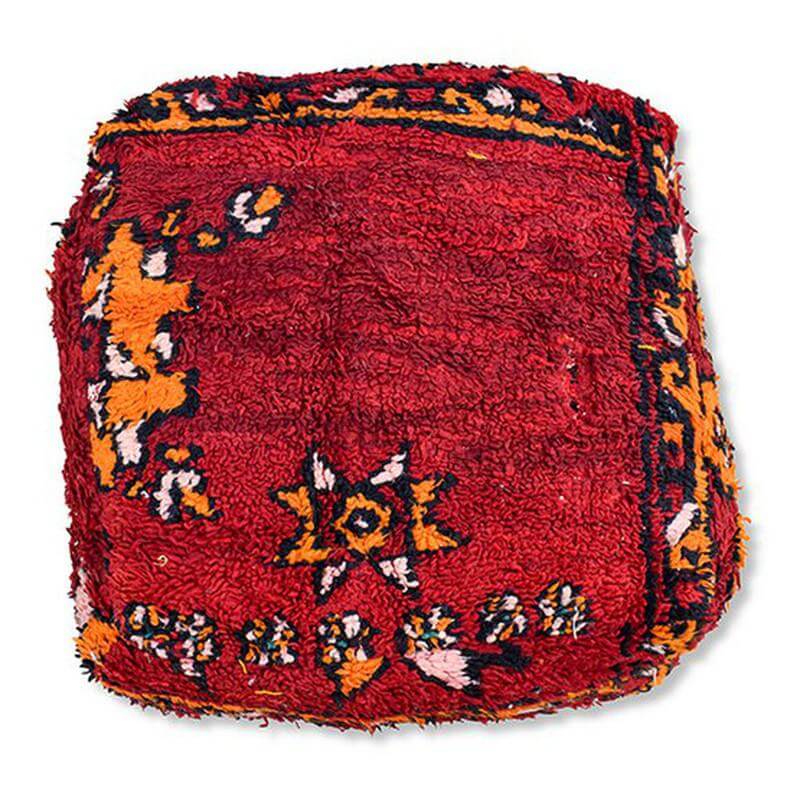 Marokkaans vintage vloerkussen met boho-stijl, unieke handgemaakte rode en oranje Berberpatronen, sfeervol en origineel.