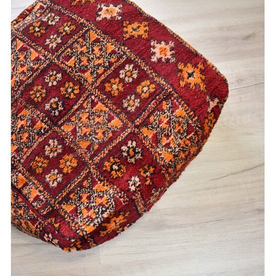 Marokkaans vloerkussen vintage in warme kleuren, uniek design met bohemian uitstraling. Gemaakt van authentiek Berberkleed.