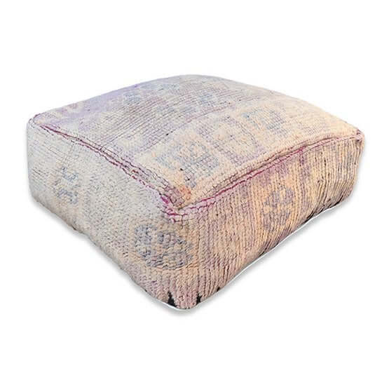 Vintage Marokkaans vloerkussen K1403, handgemaakt uit een uniek Berberkleed, bohemian stijl, eyecatcher voor woon- of slaapkamer.