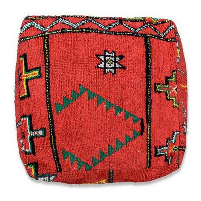 Vintage Marokkaans vloerkussen, handgemaakt van Berber tapijt voor een unieke bohemien sfeer, perfect voor woonkamer of slaapkamer.