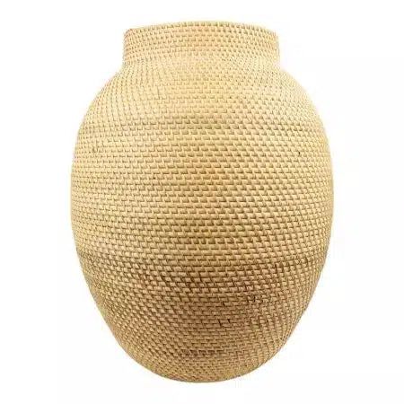 Rotan vaas Buhera Earthware Rotan vaas Buhera is een vaas die niet te missen is! Wat een prachtige vaas voor in jouw woonkamer. Rotan vaas Buhera past perfect in een boho interieur.