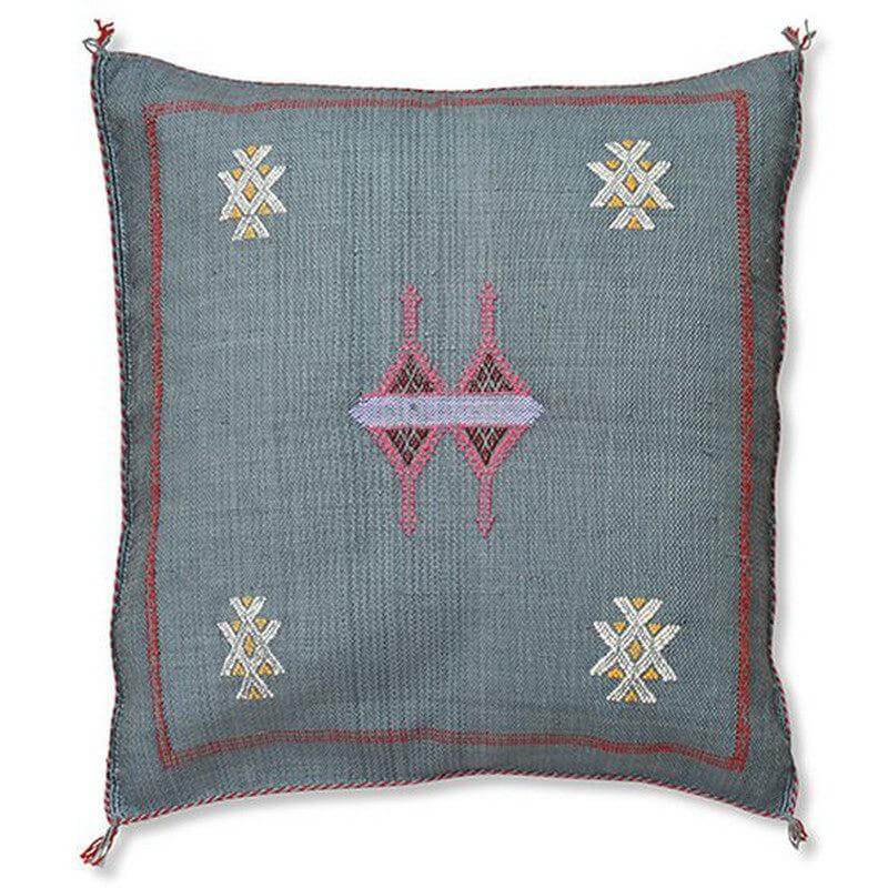Alt Tag: Sabra kussen - SB087 met rustig bohemian patroon, ideaal voor binnen en in de tuin, in Ibiza-stijl. Geverfd met natuurlijke kleurstoffen.