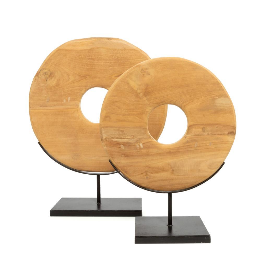 Teakhouten cirkels op standaard, decoratie voor Ibiza interieur, eco-vriendelijk materiaal.