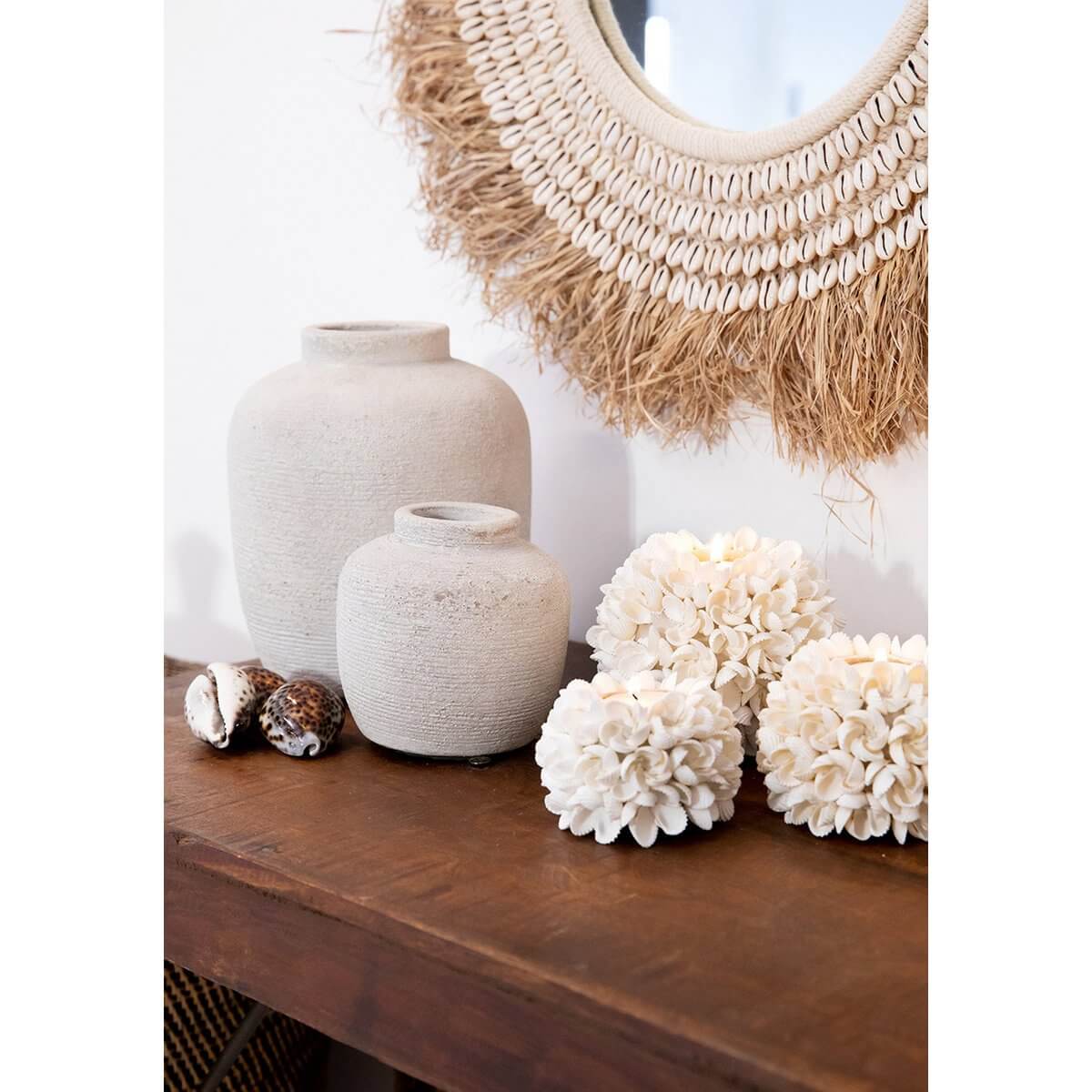 Bohemian decor setup with hand-crafted Flower Power Kandelaar, natural pottery vases, and decorative mirror from Bazar Bizar Living.