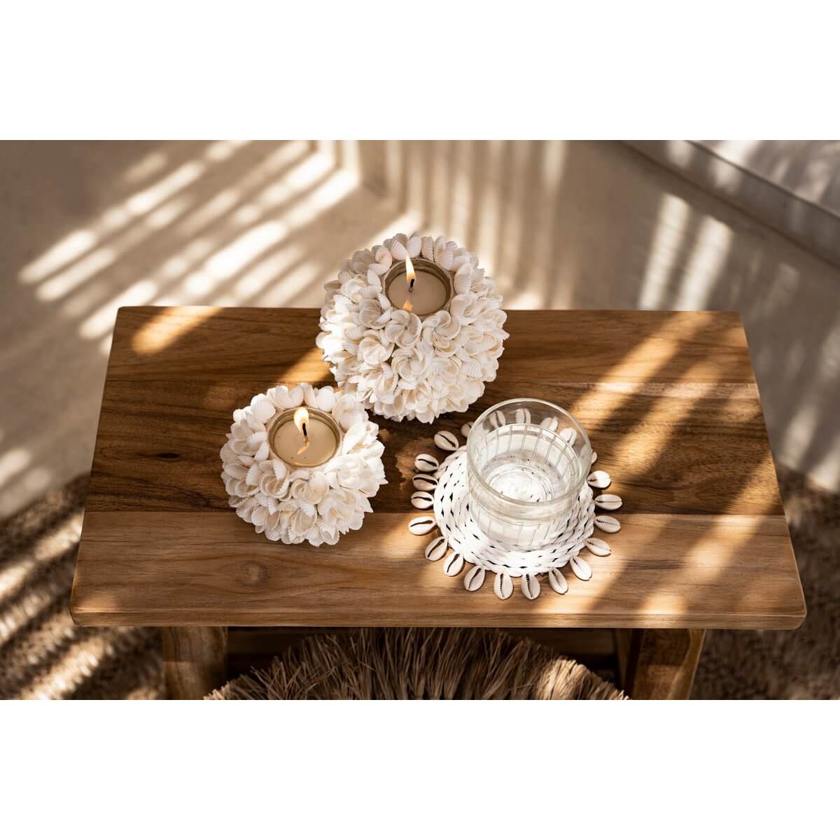 Bohemian Flower Power Kandelaar on wooden table with candle lit, handmade by Bazar Bizar Living. Delicate white petals in a stunning design.
