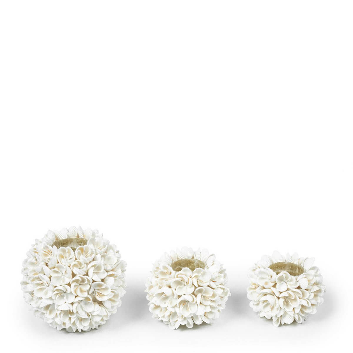 Three handcrafted bohemian-style Flower Power candlesticks with delicate white petals, perfect for luminous décor, by Bazar Bizar Living.