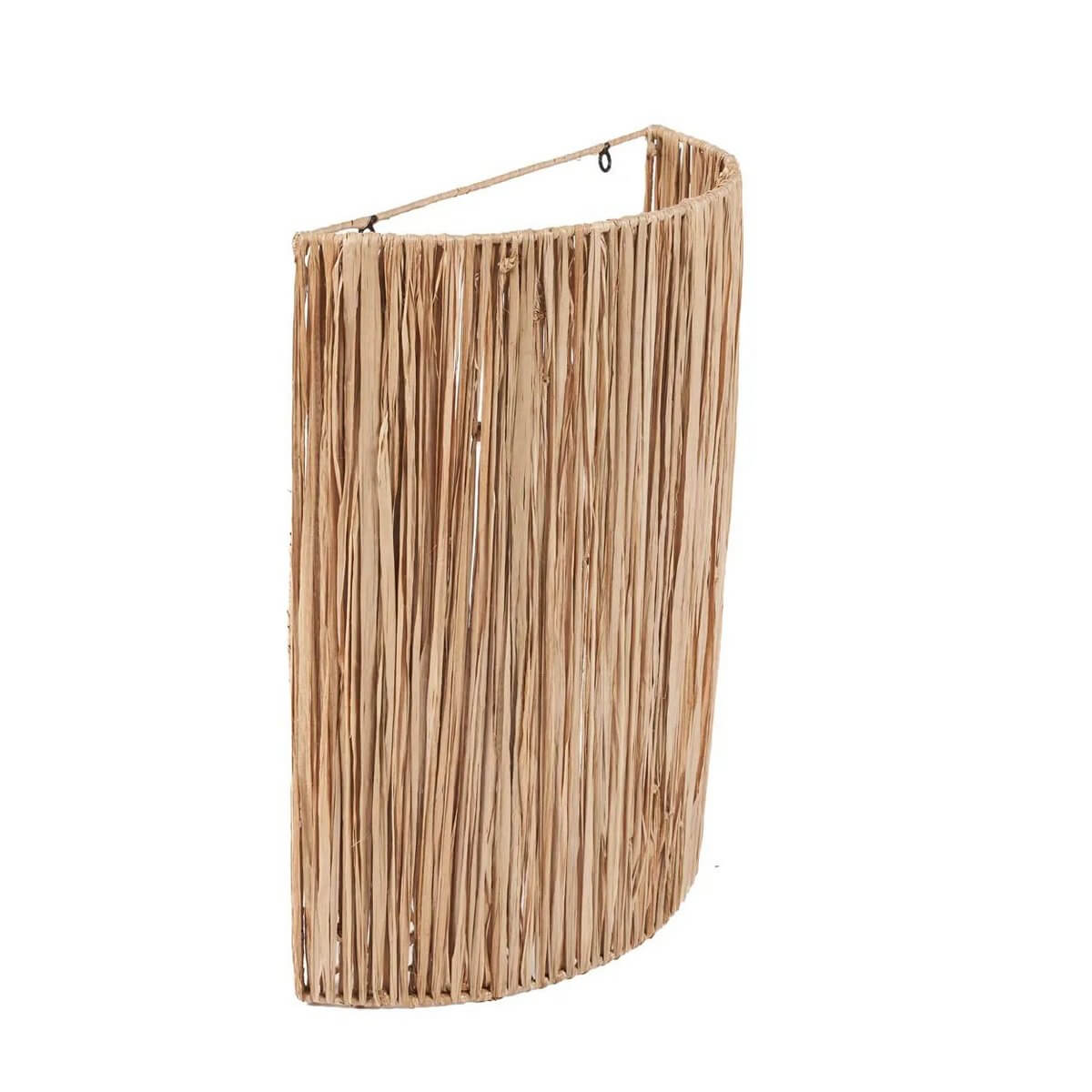 Natuurlijke sisal Kohei Wandlamp, ideaal voor moderne en boho interieurs. Geeft warme sfeer in gangen, slaapkamers en woonruimtes. Bazar Bizar.