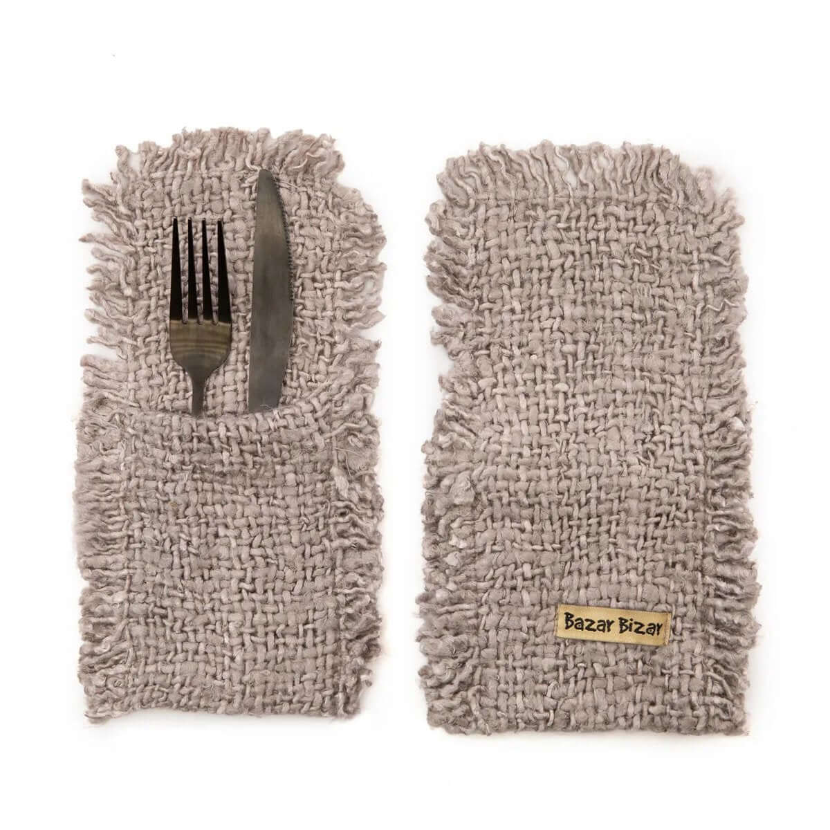 Bohemian parelgrijs bestekhouder set van 4 met luxe zijdelook, handgemaakt textiel voor stijlvolle tafels. Bestek niet inbegrepen.