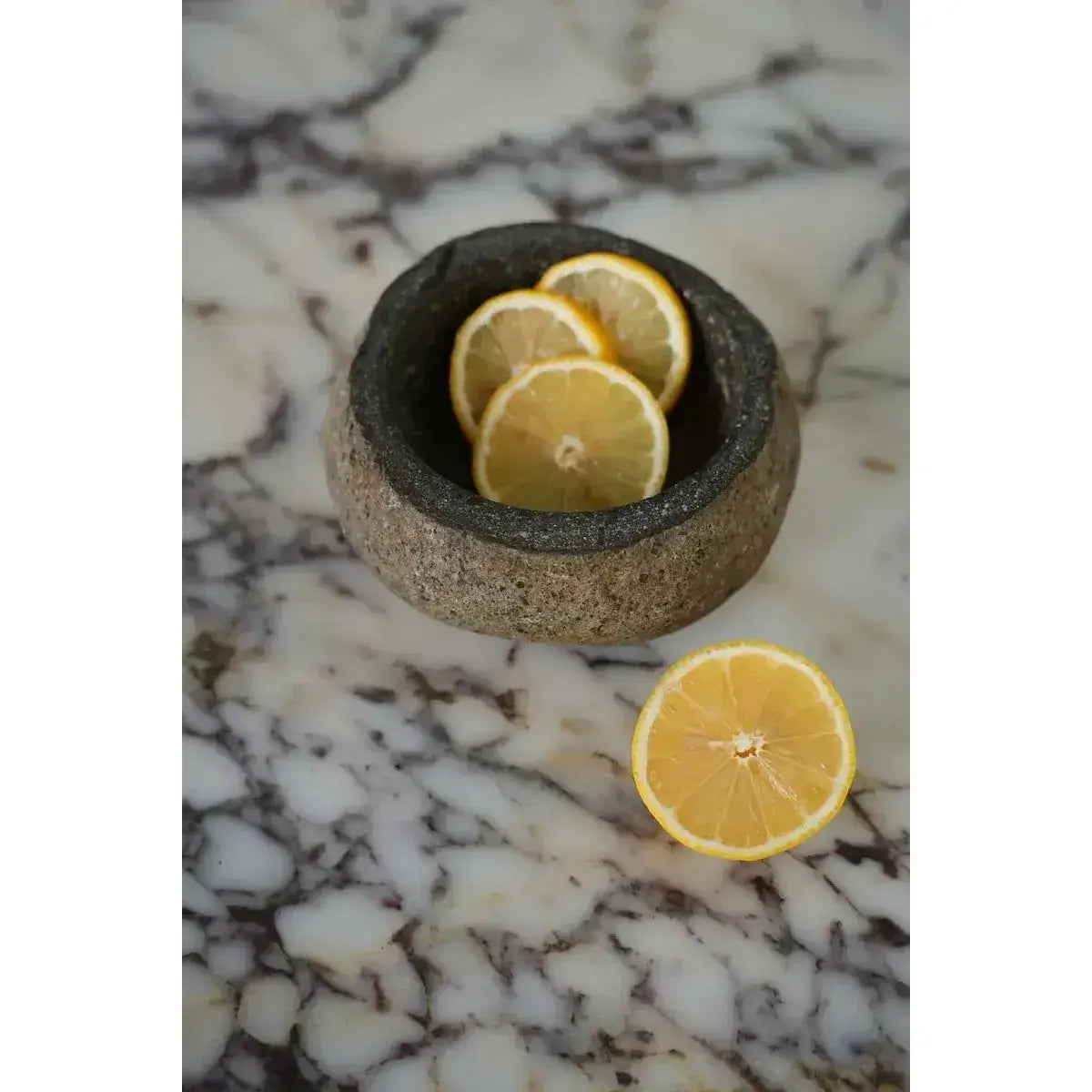 The River Stone Kom - Zwart - M-Servies-Bazar Bizar Living-Ik Hout ervan.