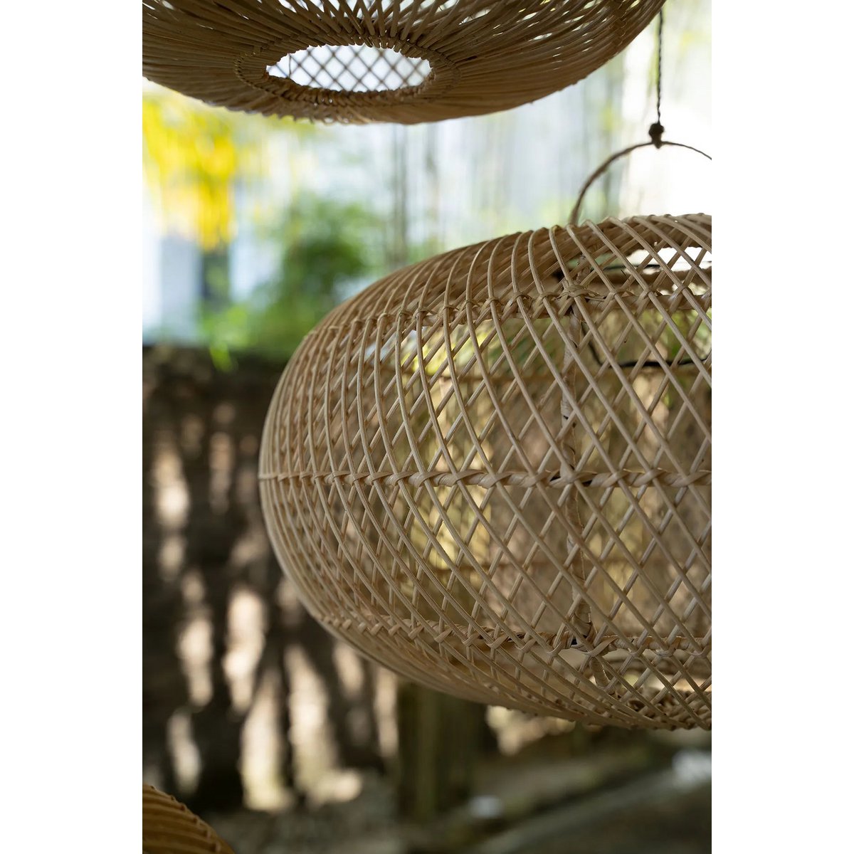 The Wholly Hanger - Naturel - M-Hanglampen-Bazar Bizar Living-Ik Hout ervan.