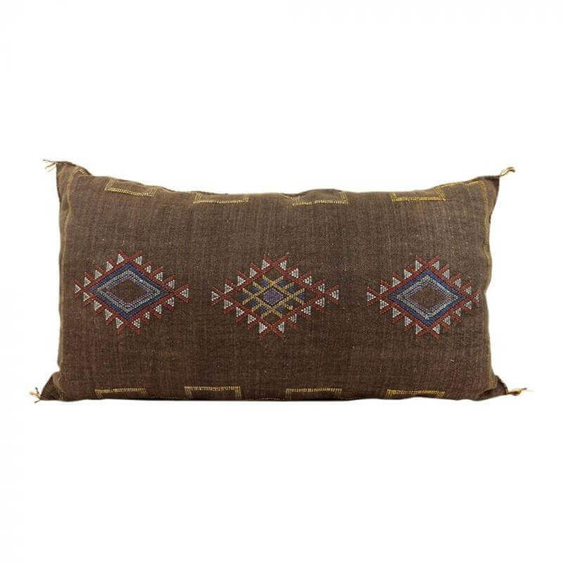 Groot Boho kussen Sabra in bruin van vegan zijde met Marokkaans patroon, maat 90x50 cm, perfect voor bed of bank.